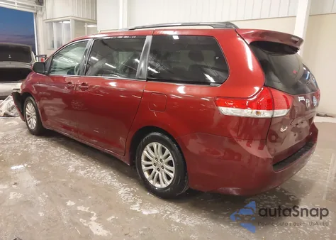 2013 Toyota Sienna Xle V6 8 Passenger from USA, damaged, VIN 5TDYK3DC9DS322786